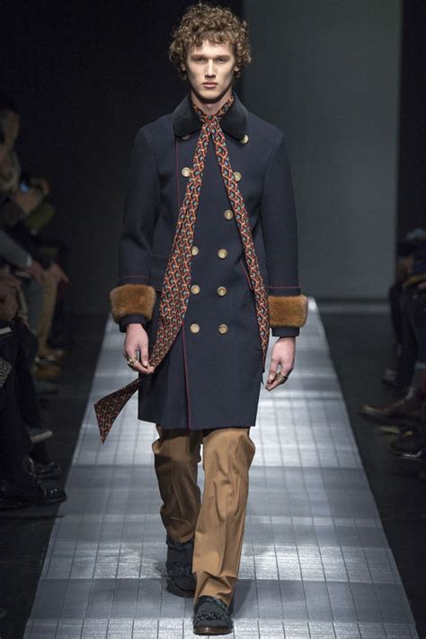 abrigos de hombre gucci.